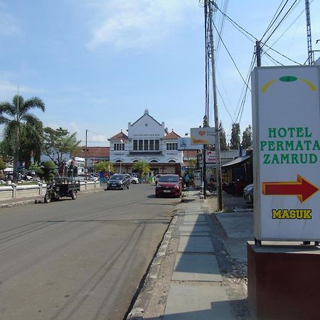 Hotel Permata Zamrud Чиребон Экстерьер фото