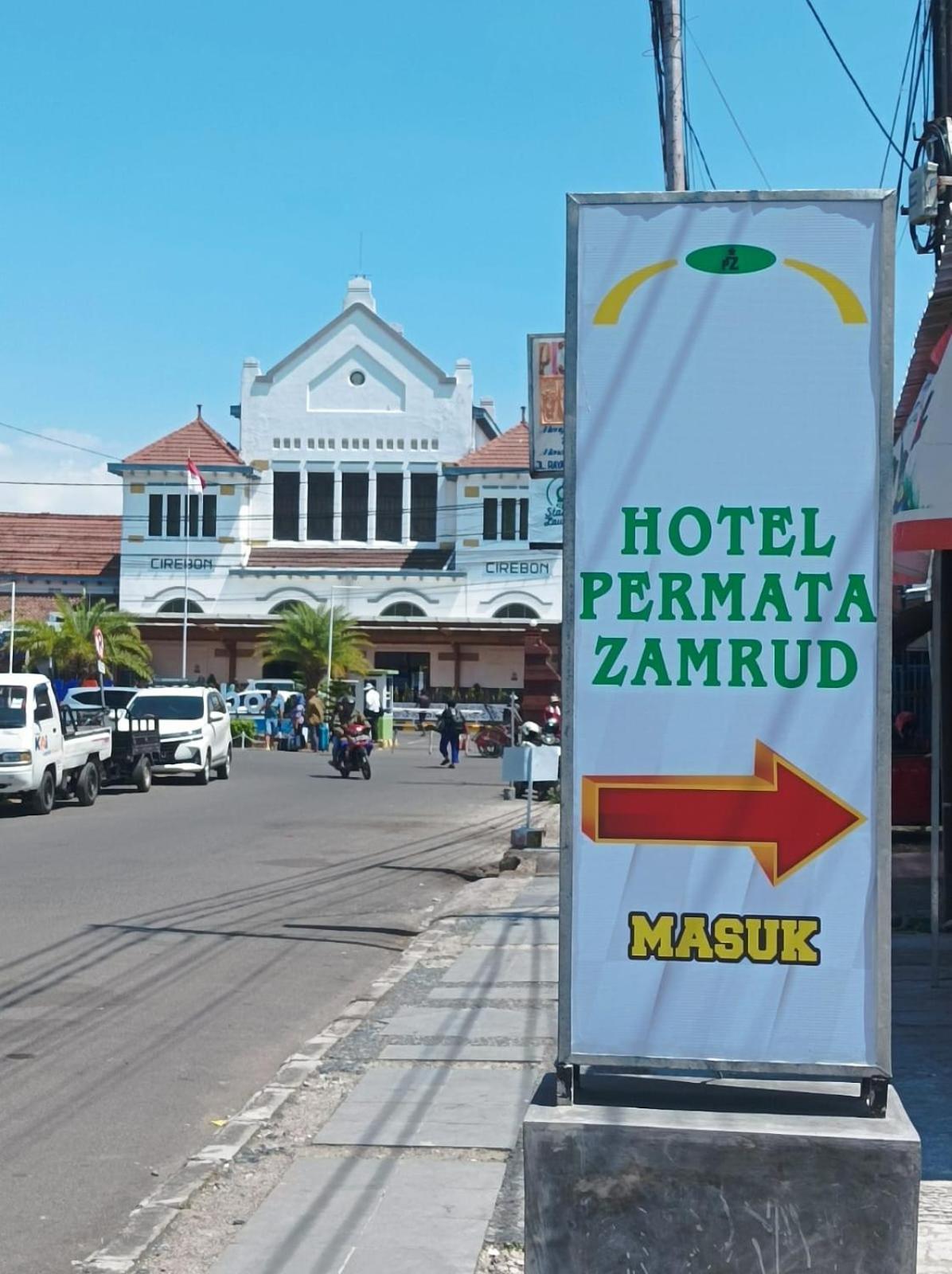 Hotel Permata Zamrud Чиребон Экстерьер фото